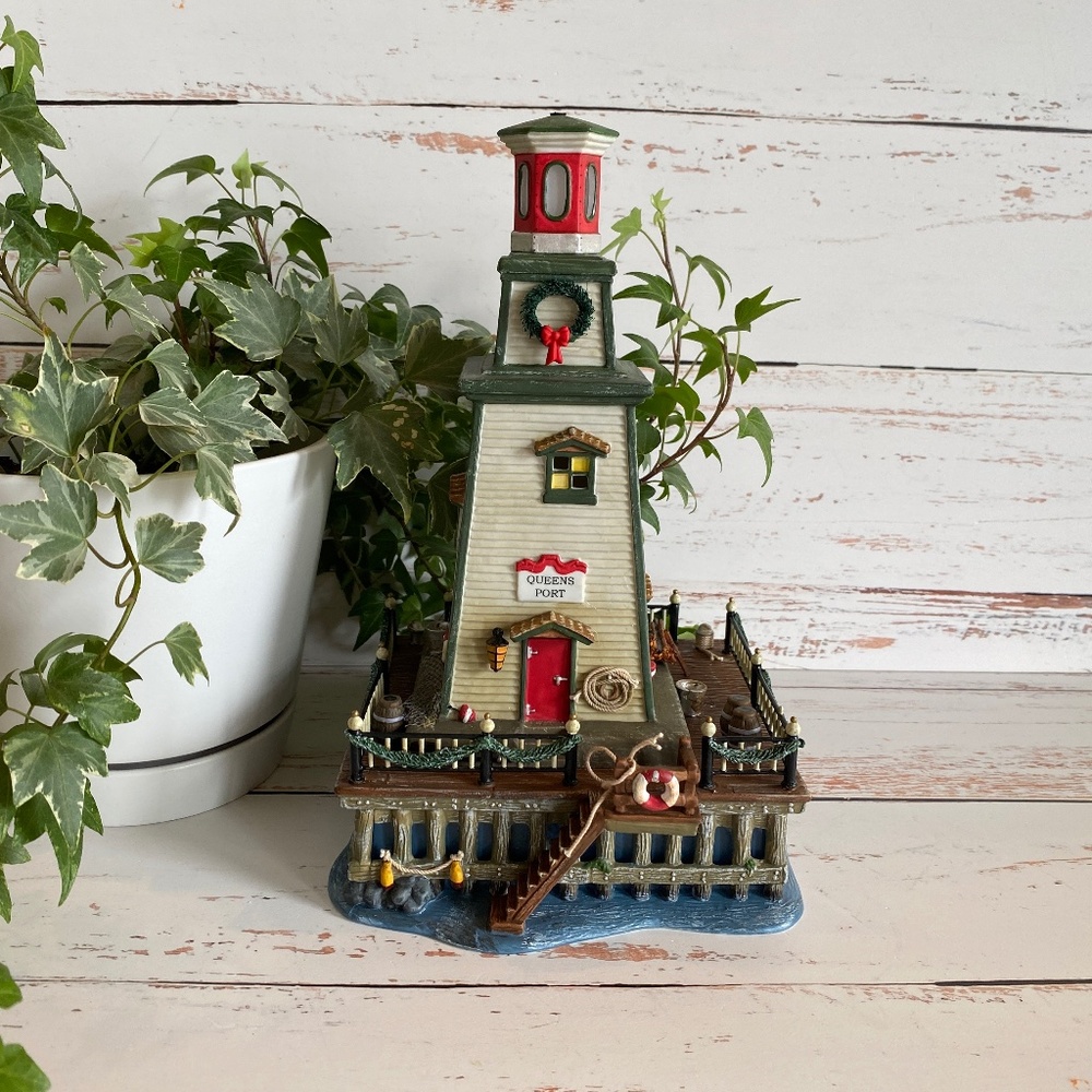 Department 56 Queens Port Lighthouse